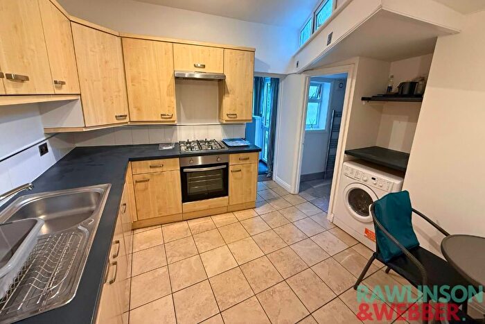 1 Bedroom Flat To Rent In Bridge Road, East Molesey, KT8