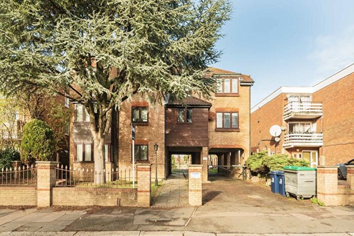 1 Bedroom Flat To Rent In Lynton Road, Acton, W3