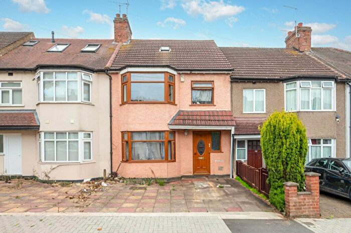 4 Bedroom Semi-Detached House For Sale In Kenwyn Drive, Gladstone Park, London, NW2