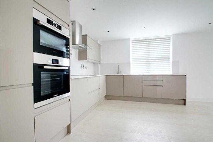 1 Bedroom Apartment To Rent In High Street, Berkhamsted, HP4
