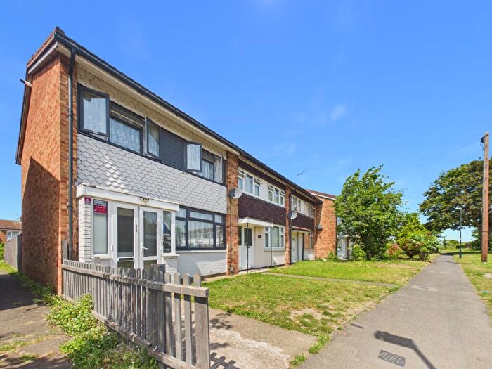 3 Bedroom End Of Terrace House For Sale In Parlaunt Road, Langley, Berkshire, SL3