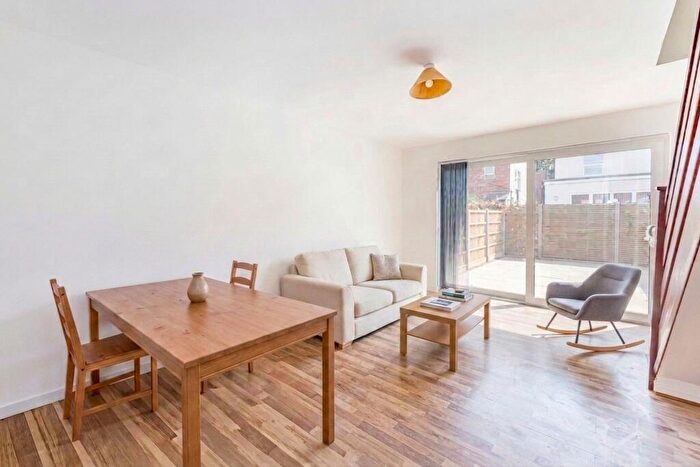 2 Bedroom Semi Detached House To Rent In City Road, Nottingham, NG7