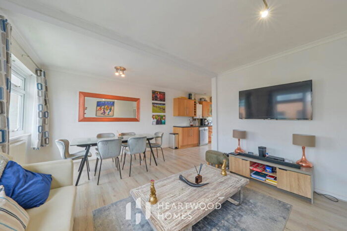 2 Bedroom Apartment For Sale In Chiltern Road, St. Albans, AL4