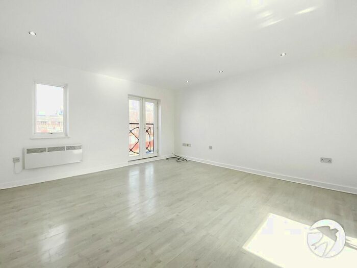 1 Bedroom Flat To Rent In Hill View Drive, Thamesmead, London, SE28