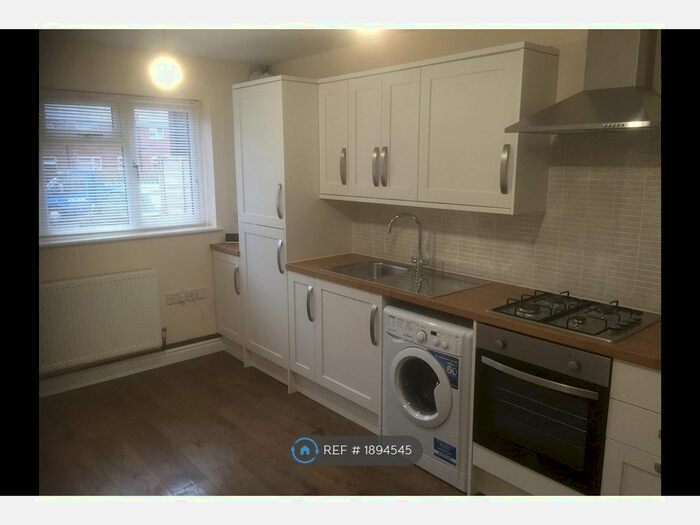 1 Bedroom Flat To Rent In London Road, Camberley, GU15