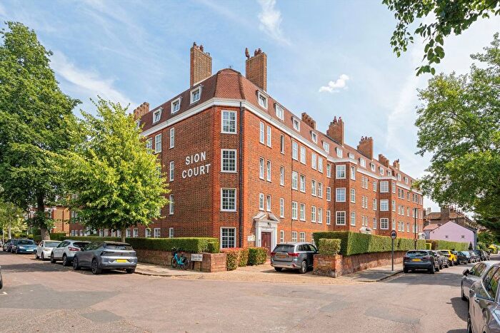 2 Bedroom Flat For Sale In Sion Road, Twickenham, TW1
