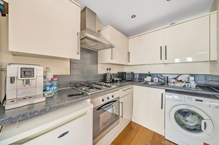 2 Bedroom Flat To Rent In Dartmouth Road, London, SE26
