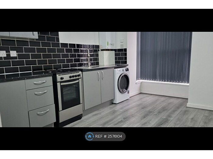 1 Bedroom Flat To Rent In Long Lane, Halesowen, B62