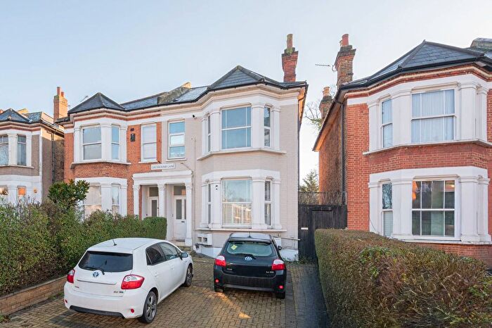 4 Bedroom Flat To Rent In Greyhound Lane, Streatham Common, London, SW16