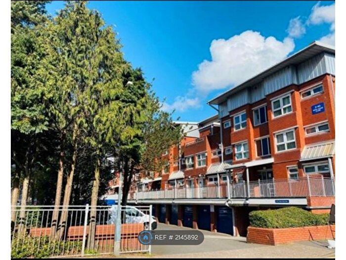 3 Bedroom Maisonette To Rent In Moss House Close, Birmingham, B15