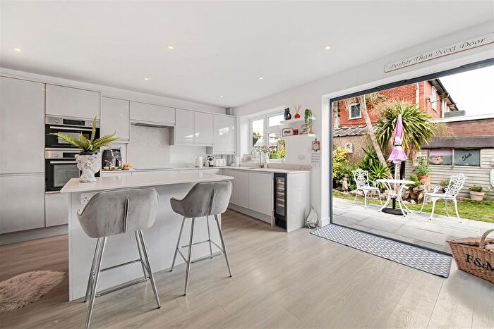 3 Bedroom End Terrace House For Sale In Whitland Road, Carshalton, SM5