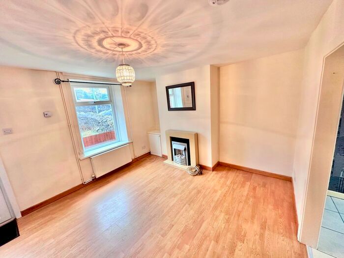 2 Bedroom End Of Terrace House To Rent In Lower Ellick Street