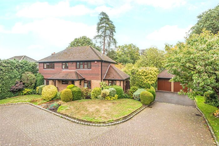 4 Bedroom Detached House For Sale In Corbett Drive, Lightwater, Surrey, GU18