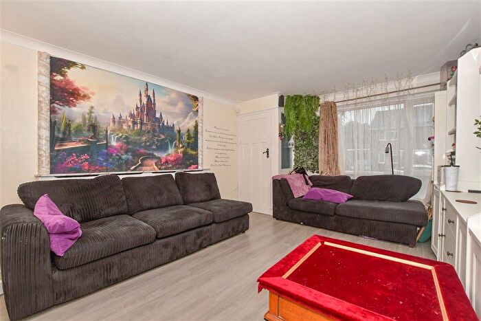 4 Bedroom Semi-Detached House For Sale In Forest Hill, Maidstone, Kent, ME15