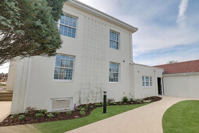 2 Bedroom Apartment For Sale In Juniper Gardens, Southsea, PO5
