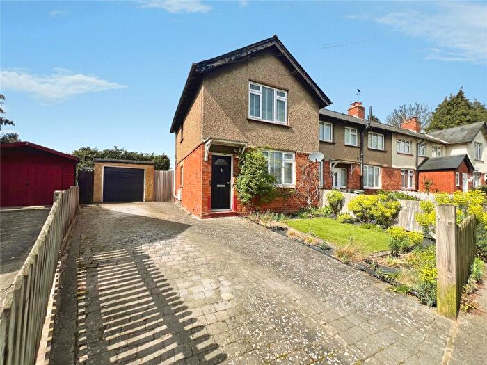 2 Bedroom End Of Terrace House For Sale In Whyte Avenue, Aldershot, Hampshire, GU12