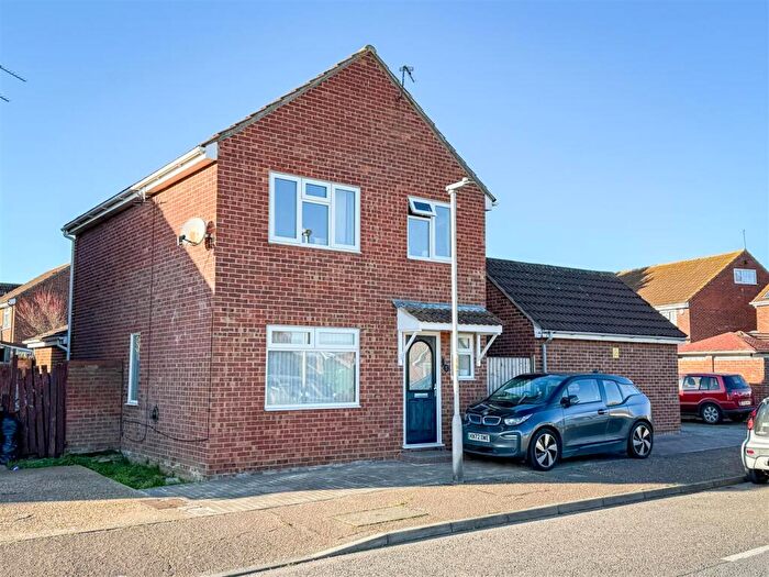 3 Bedroom Detached House For Sale In Camellia Avenue, Clacton-On-Sea, Essex, CO16