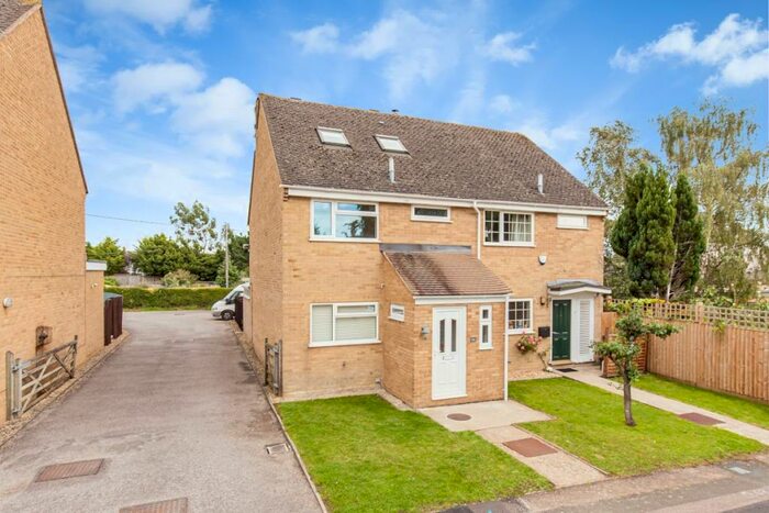 4 Bedroom Semi-Detached House To Rent In Knott Oaks, Combe, OX29