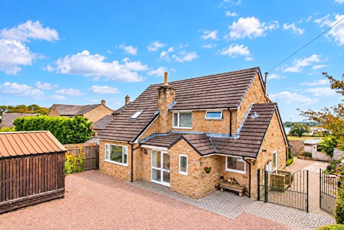 4 Bedroom Detached House For Sale In Westerton Road, Tingley, Wakefield, WF3