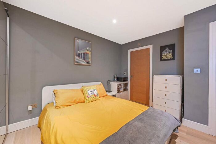 2 Bedroom Flat For Sale In Parkview Apartments, Poplar, London, E14