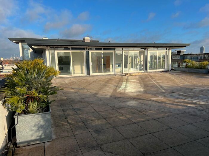 4 Bedroom Flat To Rent In Penthouse, Smugglers Way, SW18