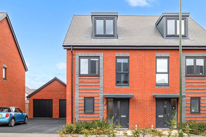 3 Bedroom Semi-Detached House For Sale In Avenue De Warenne, Hassocks, BN6