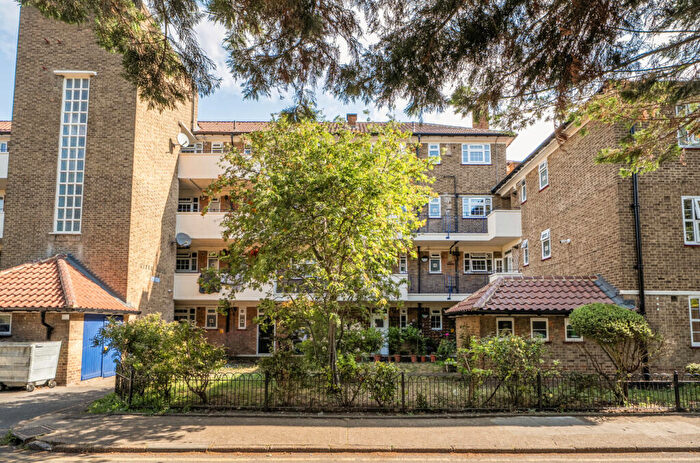 2 Bedroom Apartment For Sale In London Road, Mitcham, CR4