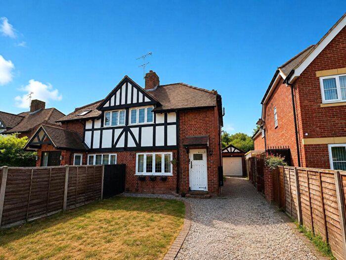 3 Bedroom Semi-Detached House For Sale In Bath Road, Taplow, Maidenhead, SL6