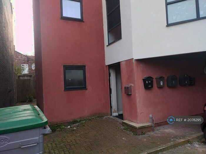 2 Bedroom Flat To Rent In I Lands No, Eccles, Manchester, M30