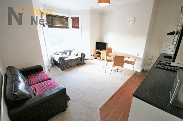 2 Bedroom Apartment To Rent In Otley Road, Headingley, LS6