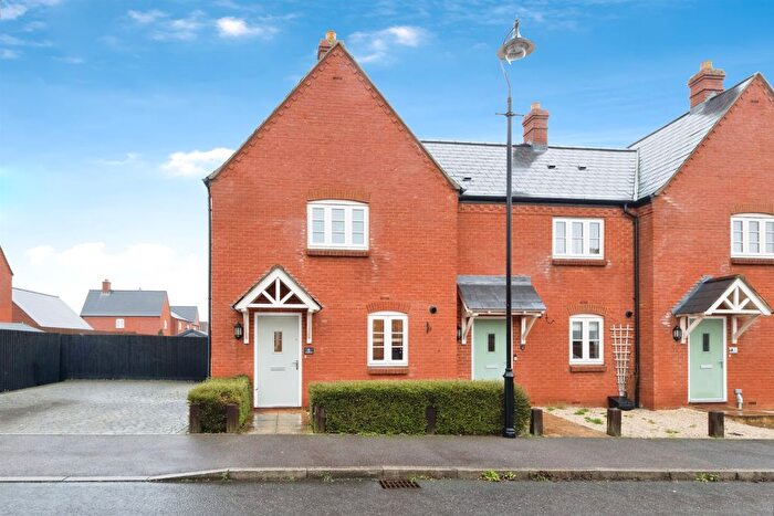 3 Bedroom End Of Terrace House For Sale In Gallipoli Drive, Brackley, NN13