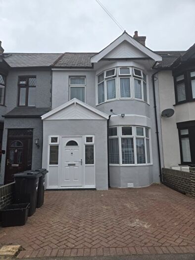 4 Bedroom Terraced House To Rent In Ilford, IG3