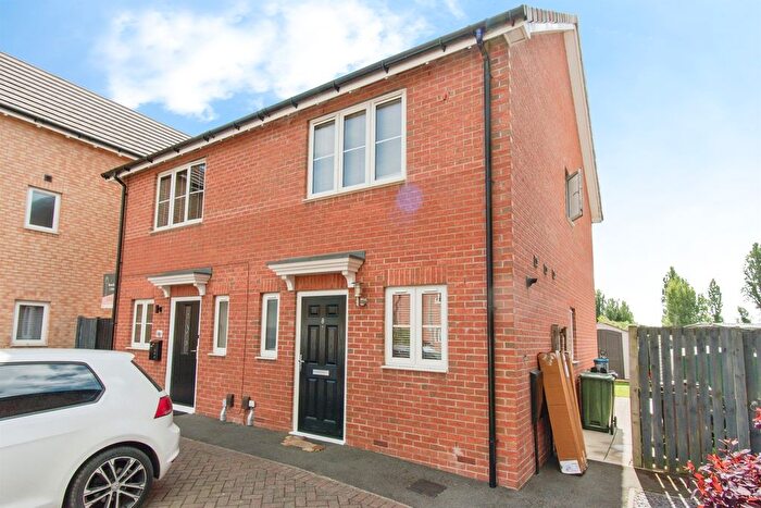2 Bedroom Semi Detached House For Sale In Park Way, Castleford, WF10