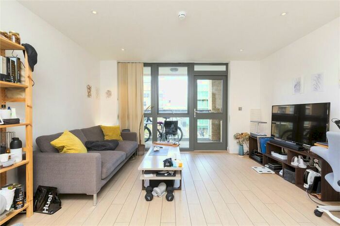 1 Bedroom Apartment To Rent In Canalside Square, London, N1