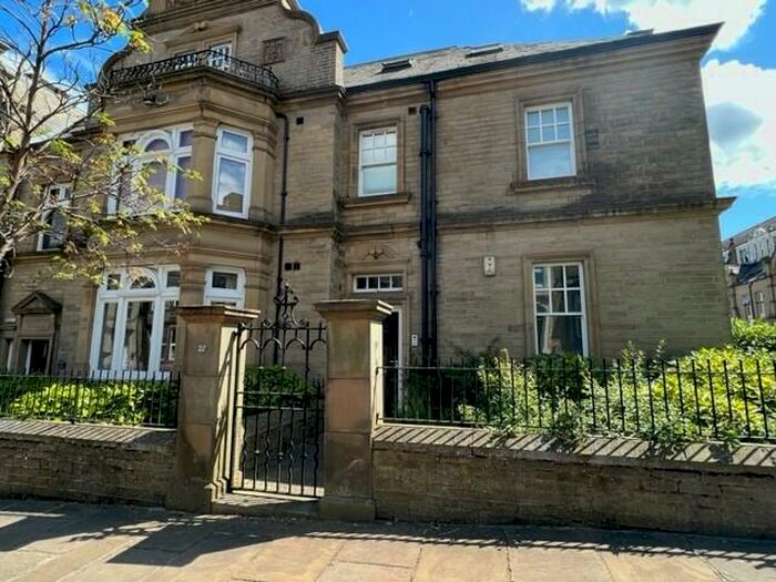 2 Bedroom Apartment To Rent In Clare Court, Halifax, HX1