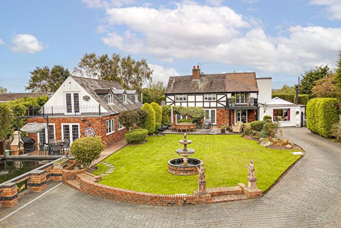 5 Bedroom Detached House For Sale In Commonside Norton Canes Cannock, Staffordshire, WS11
