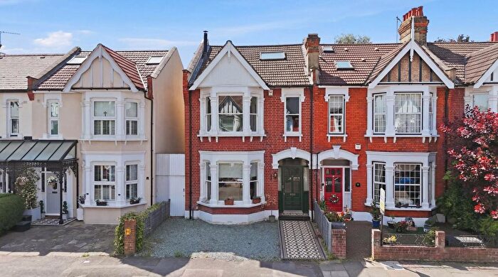 4 Bedroom Property For Sale In Herongate Road, Aldersbrook, E12