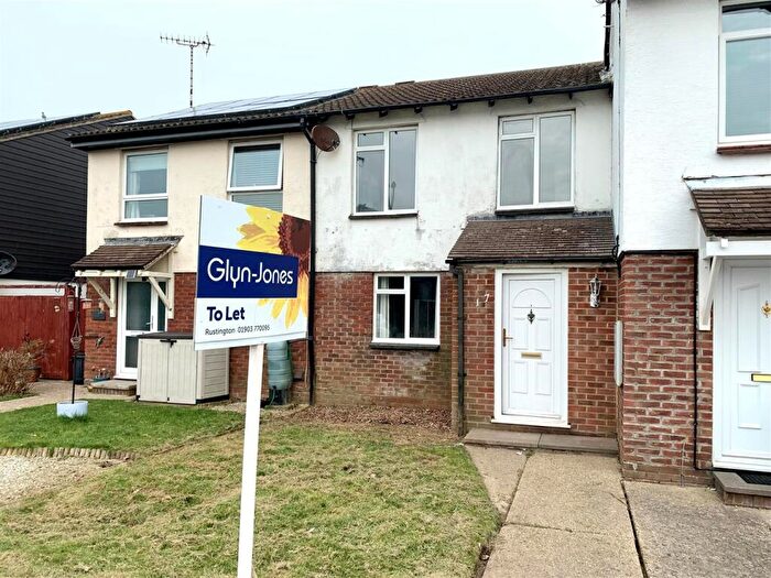 3 Bedroom Terraced House To Rent In Windward Close, Littlehampton, BN17