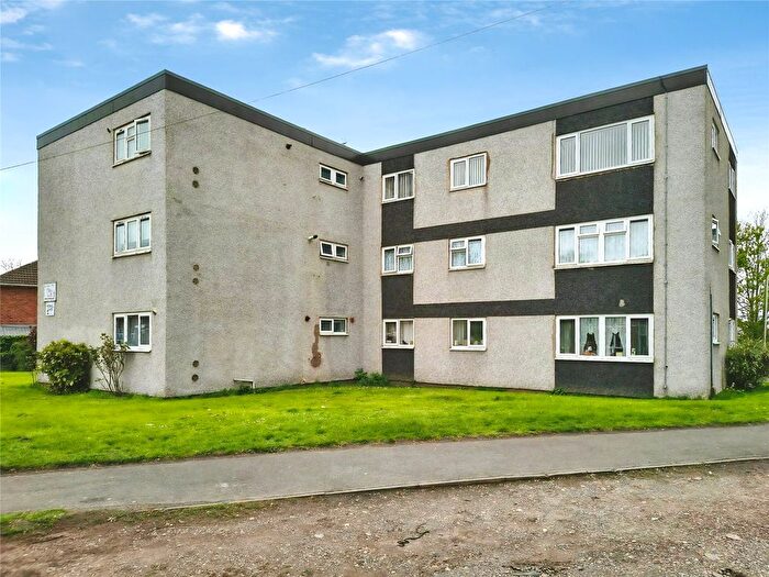 2 Bedroom Maisonette For Sale In Torridge Drive, Wolverhampton, West Midlands, WV11