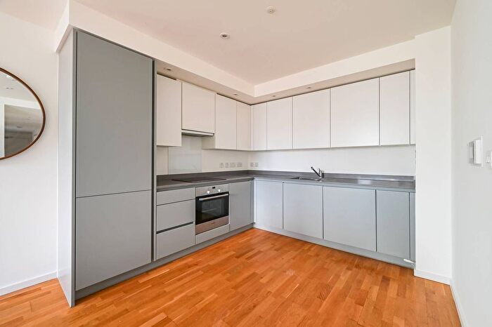 3 Bedroom Flat To Rent In Patina Mansions, East Village, Stratford, London, E20