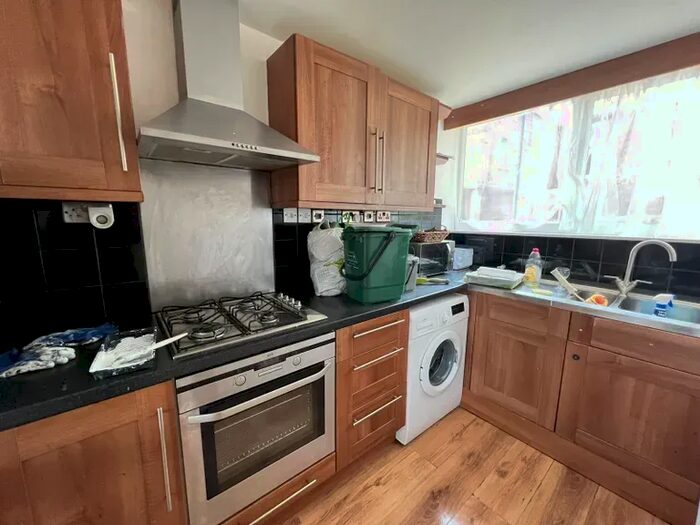 3 Bedroom End Of Terrace House To Rent In Crosse Courts, Basildon, SS15