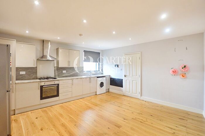 2 Bedroom Flat To Rent In Knights Hill, London, SE27
