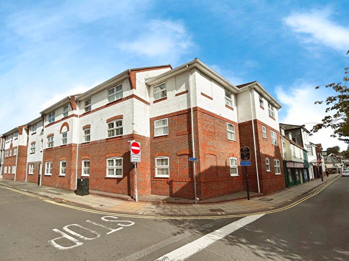 2 Bedroom Flat To Rent In Three Cuppes Lane, Salisbury, SP1