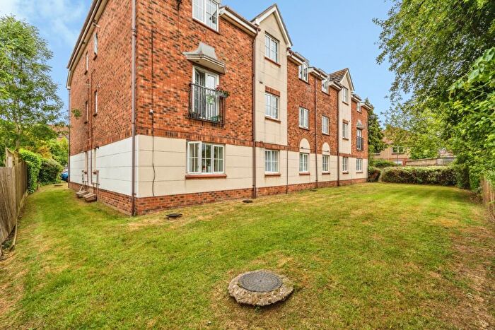 2 Bedroom Flat For Sale In Avro Close, Southampton, Hampshire, SO15