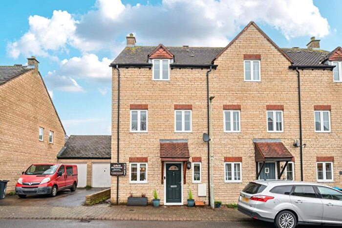4 Bedroom End Of Terrace House For Sale In Woodrush Gardens, Carterton, Oxfordshire, OX18