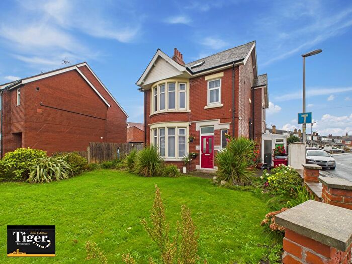 5 Bedroom Detached House For Sale In Hawes Side Lane, Blackpool, FY4
