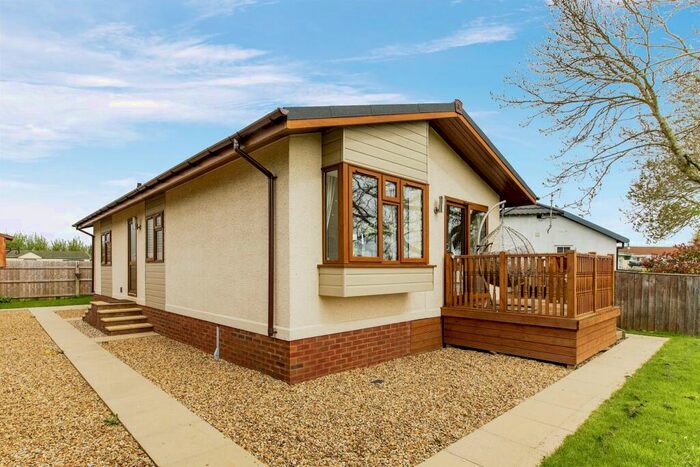2 Bedroom Park Home For Sale In Berry Green Park, Clopton, Thrapston, NN14