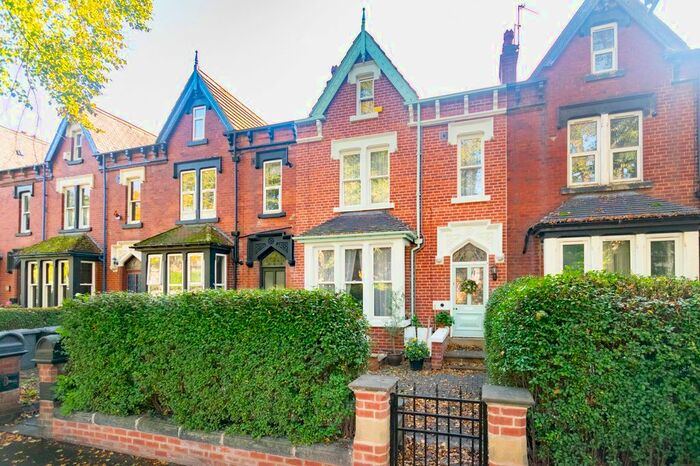 5 Bedroom Terraced House To Rent In Harehills Avenue, Leeds LS8