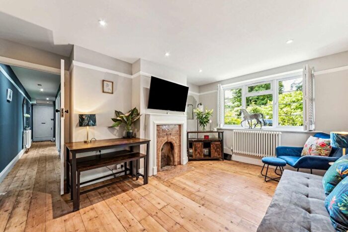 2 Bedroom Flat For Sale In Leigham Court Road, Streatham, SW16