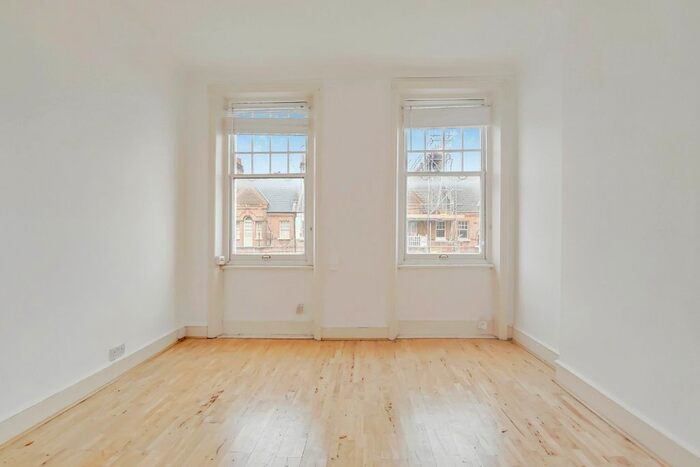 2 Bedroom Flat To Rent In Comeragh Road, London, Greater London, W14
